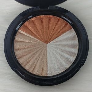 Ofra Cosmetics Nikkie Tutorials Everglow Highlight